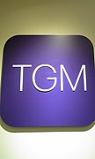 T��G��M