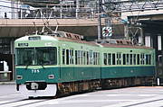 700