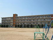 平岡東小学校