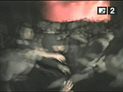 mosh pitでコケる
