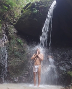 滝行 する人の集い